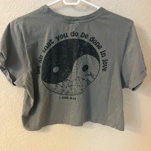 Cute cropped tee with black design